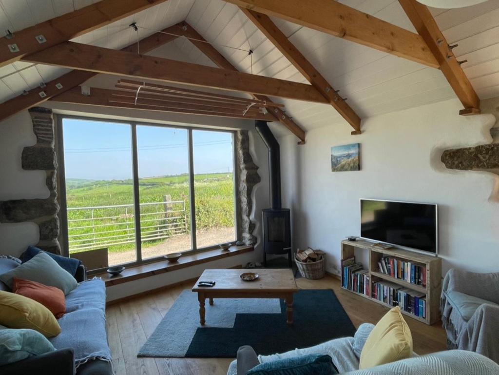 Trengothal Barn * Porthcurno