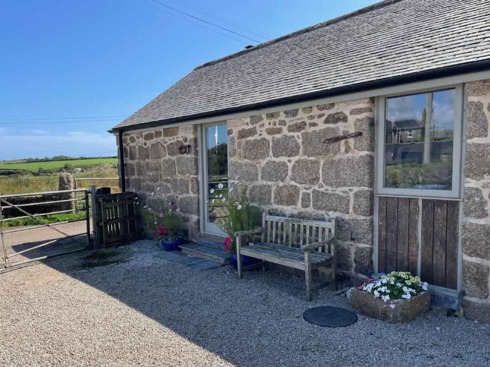 Trengothal Barn Apartment *